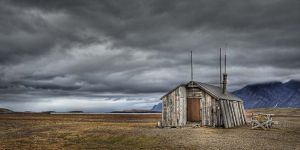 WhalershutSpitzbergen.jpg